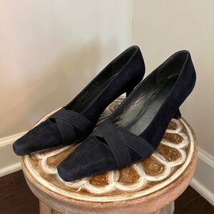 Stuart Weitzman Navy Suede w Crisscross Ribbon Detail Square Toe Kitten Pump 6M
